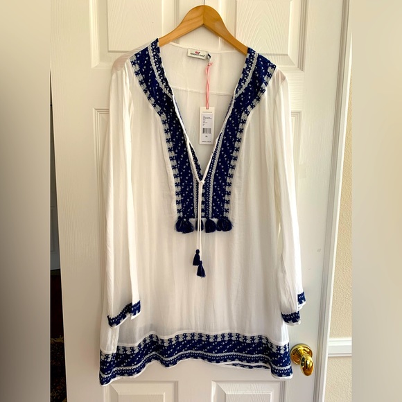 Vineyard Vines Tops - FINAL PRICE NWT Vineyard Vines White Tunic Blue Ornament Tie Neck Tassel XL